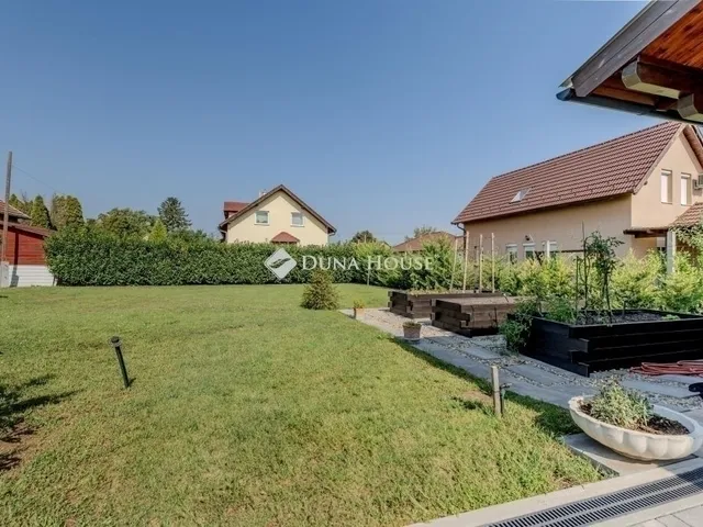 Eladó ház Üllő 217 nm