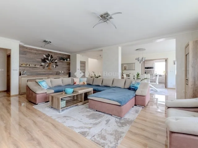 Eladó ház Üllő 217 nm