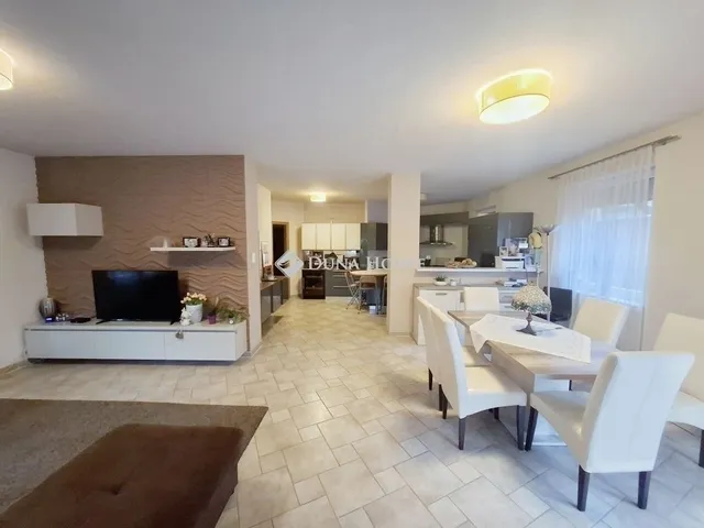 Eladó ház Nagytarcsa 193 nm