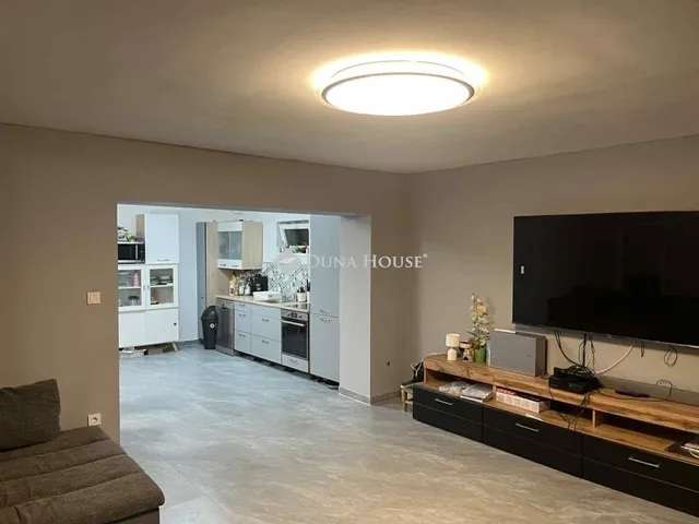 Eladó ház Úri 141 nm