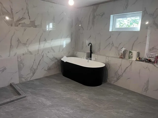 Eladó ház Úri 141 nm