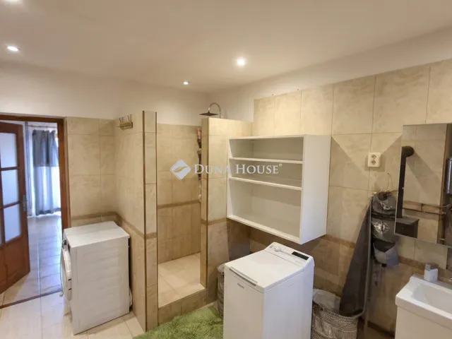 Eladó ház Felsőpakony 191 nm