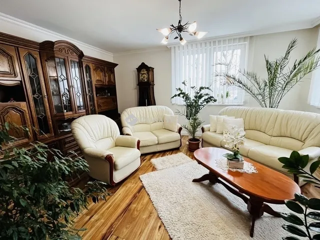 Eladó ház Monor 190 nm