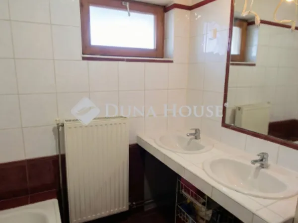 Eladó ház Felsőpakony 191 nm