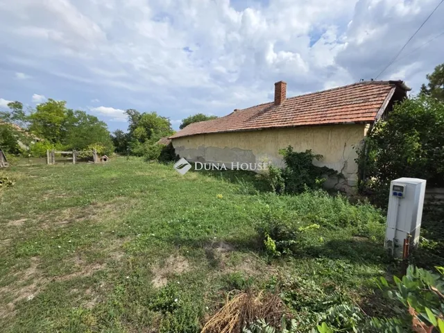 Eladó telek Tiszaszőlős 725 nm