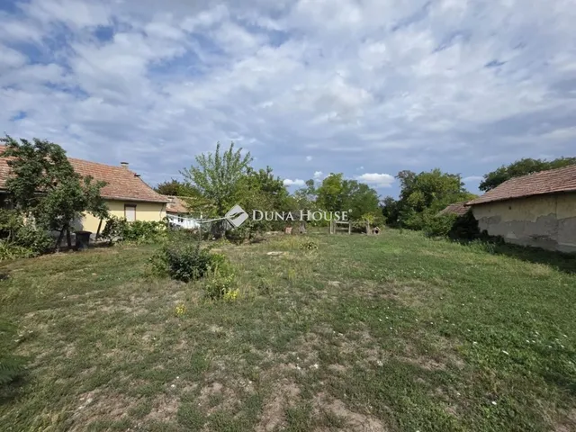 Eladó telek Tiszaszőlős 725 nm