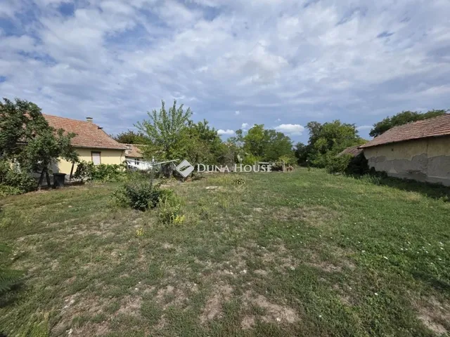 Eladó telek Tiszaszőlős 725 nm