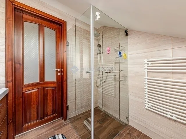 Eladó ház Budapest XVIII. kerület, Kossuth Ferenc-telep 186 nm