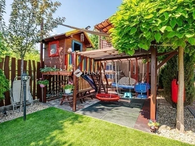 Eladó ház Budapest XVIII. kerület, Kossuth Ferenc-telep 186 nm