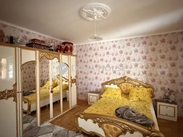 Eladó ház Vecsés 335 nm