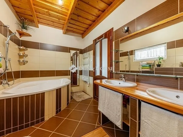 Eladó ház Budapest XVIII. kerület, Kossuth Ferenc-telep 186 nm