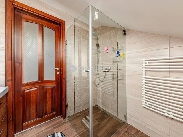 Eladó ház Budapest XVIII. kerület, Kossuth Ferenc-telep 186 nm