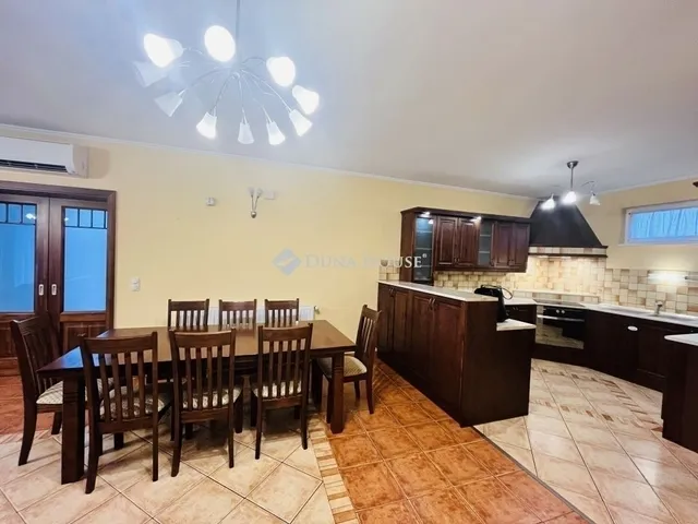 Eladó ház Mogyoród 279 nm