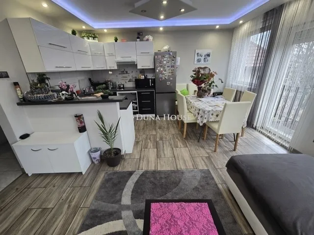 Eladó ház Pécel 172 nm