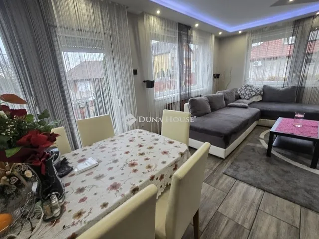 Eladó ház Pécel 172 nm