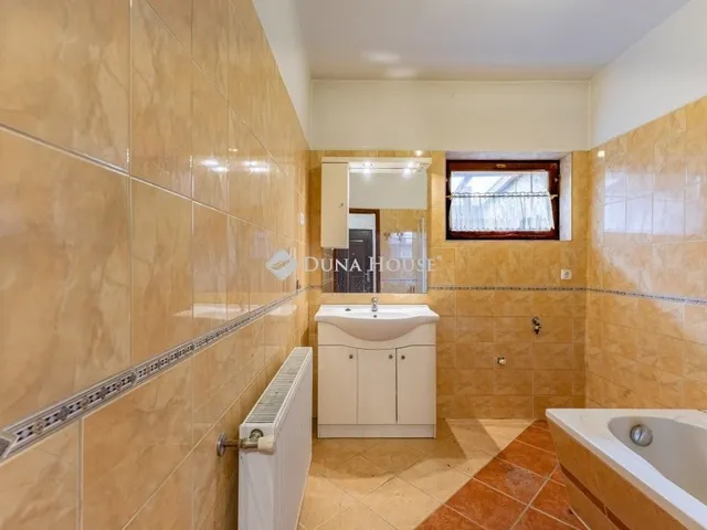 Eladó ház Budapest XVIII. kerület 240 nm