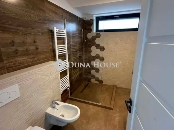 Eladó ház Vecsés 242 nm