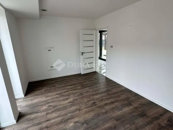 Eladó ház Vecsés 242 nm