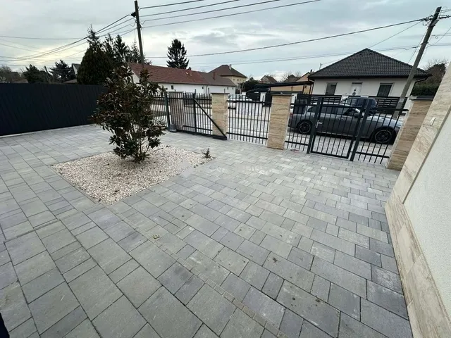 Eladó ház Vecsés 242 nm