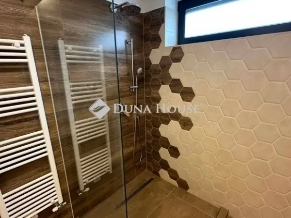 Eladó ház Vecsés 242 nm