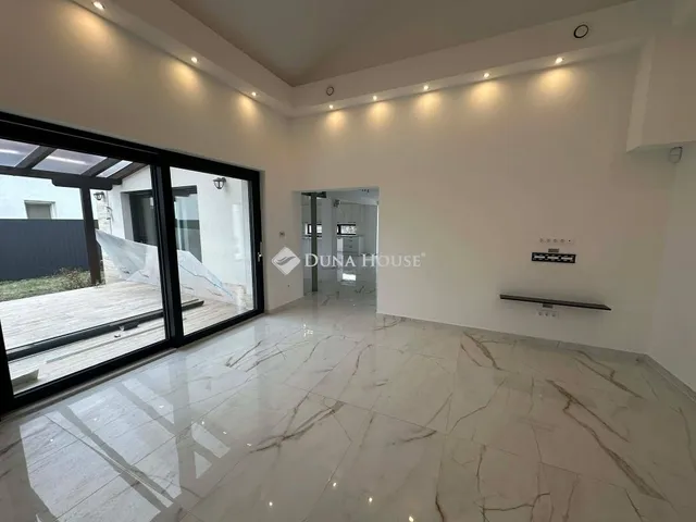 Eladó ház Vecsés 242 nm