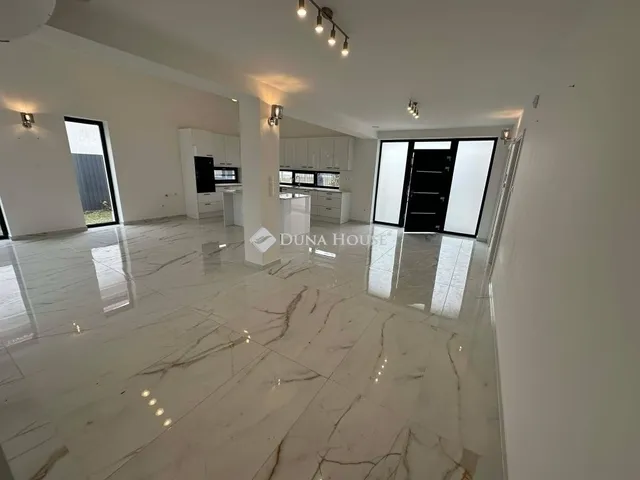 Eladó ház Vecsés 242 nm