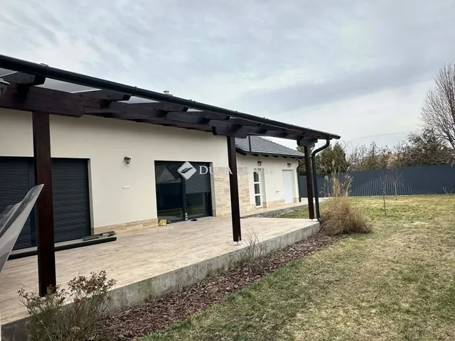 Eladó ház Vecsés 242 nm