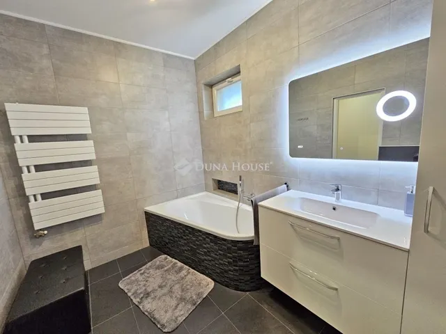 Eladó ház Üllő 132 nm