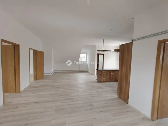 Eladó lakás Budapest XV. kerület 102 nm