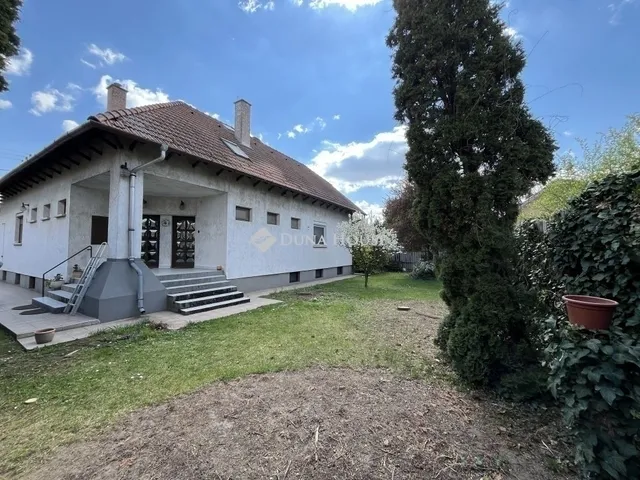 Eladó ház Budapest XVIII. kerület, Újpéteritelep 190 nm