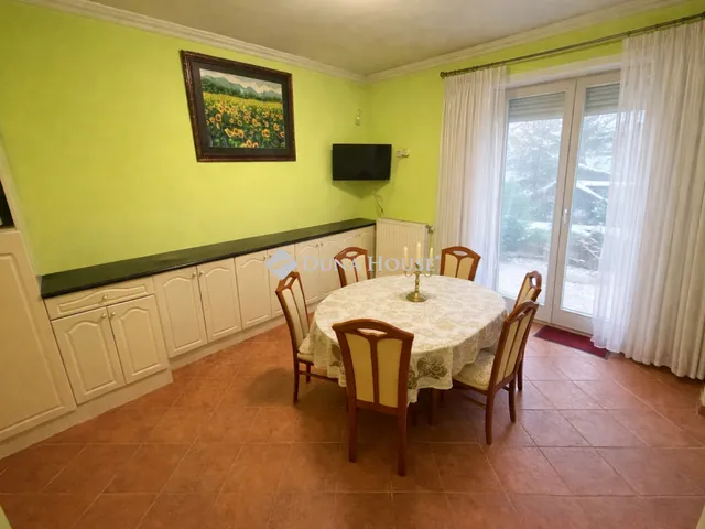 Eladó ház Budapest XVI. kerület 250 nm