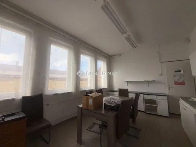 Eladó kereskedelmi és ipari ingatlan Vecsés 344 nm