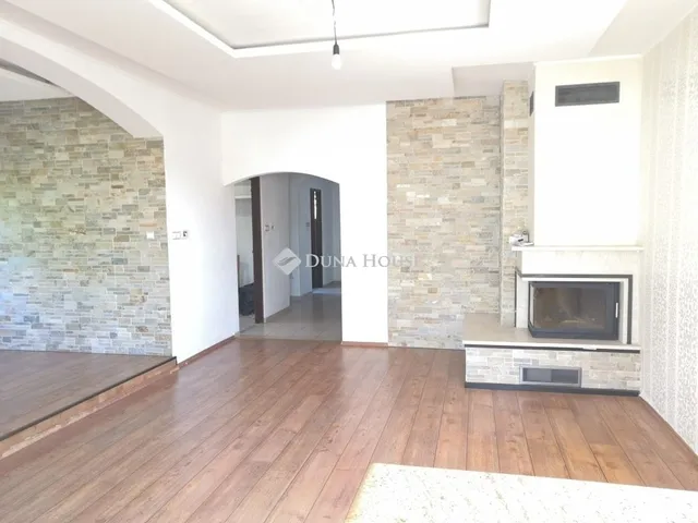Eladó ház Budapest XVI. kerület, Árpádföld 242 nm