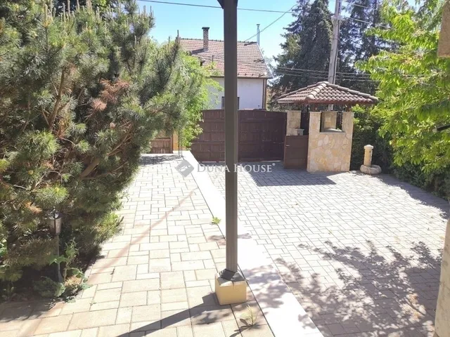 Eladó ház Budapest XVI. kerület, Árpádföld 242 nm