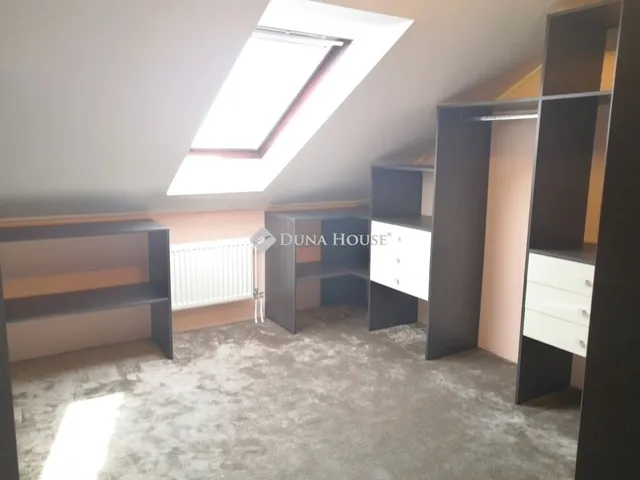 Eladó ház Budapest XVI. kerület, Árpádföld 242 nm