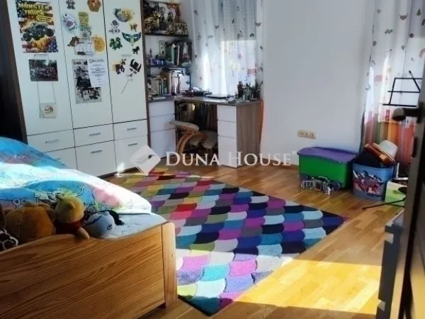 Eladó ház Budapest XVI. kerület, Sashalom 215 nm