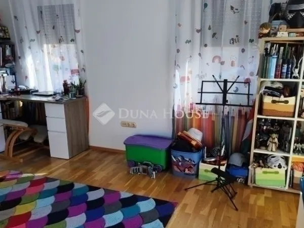 Eladó ház Budapest XVI. kerület, Sashalom 215 nm