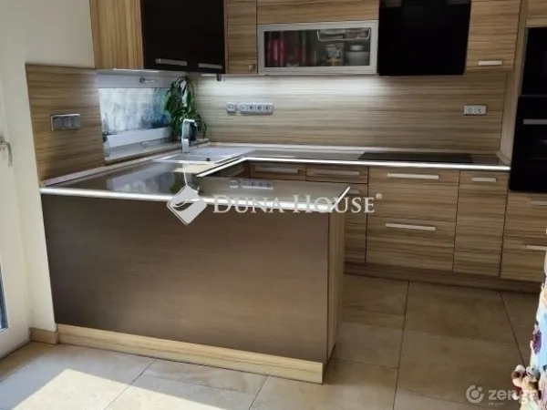 Eladó ház Budapest XVI. kerület, Sashalom 215 nm