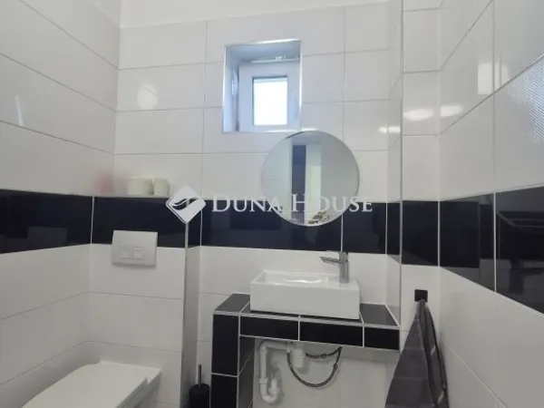 Eladó ház Budapest XVIII. kerület, Almáskert 131 nm