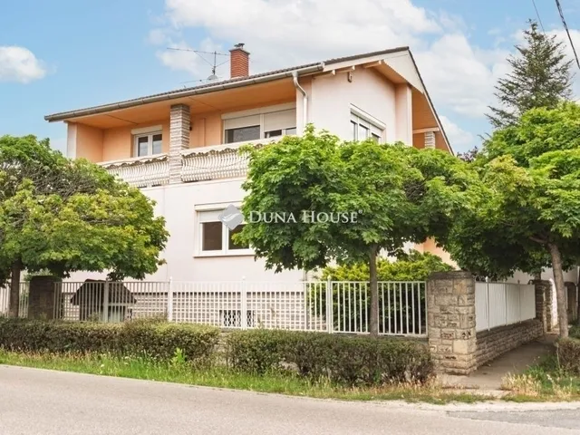 Eladó ház Vecsés 211 nm