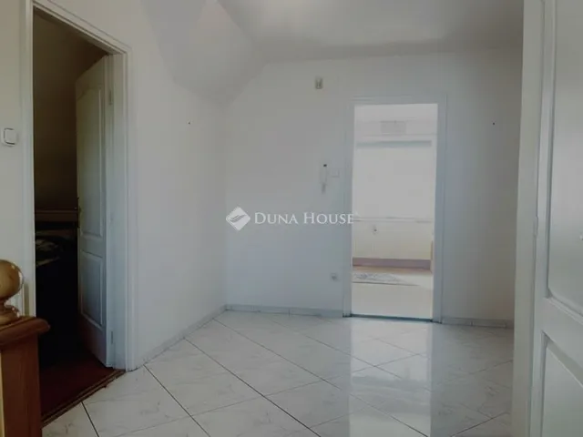 Eladó ház Budapest XVIII. kerület, Erzsébettelep 235 nm
