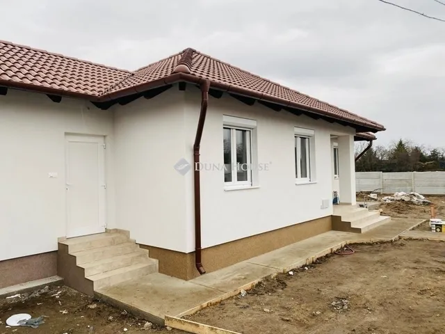 Eladó ház Monor 76 nm