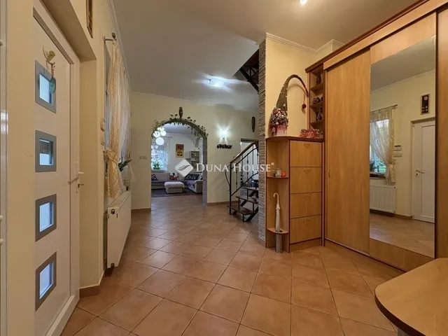 Eladó ház Felsőpakony 170 nm