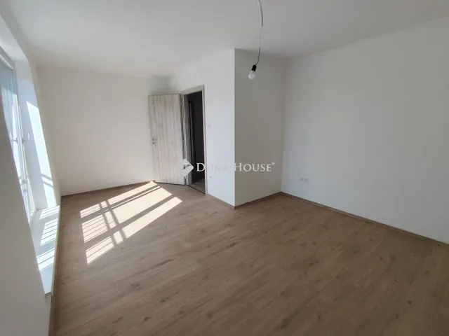Eladó ház Budapest XVIII. kerület, Almáskert 121 nm