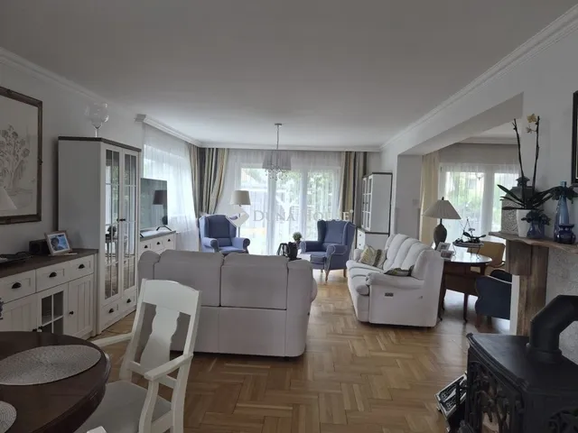 Eladó ház Budapest XVI. kerület 275 nm