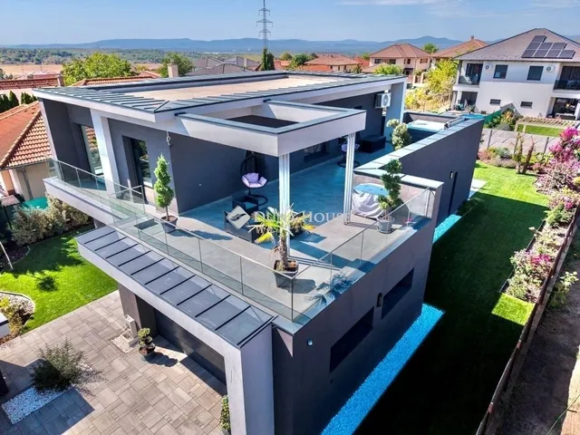 Eladó ház Mogyoród 300 nm