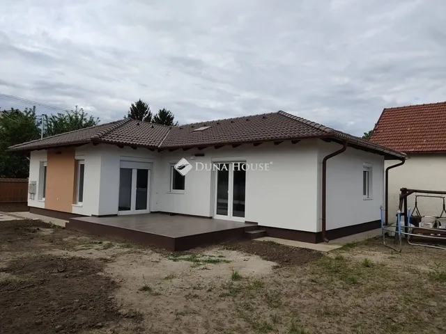 Eladó ház Üllő 105 nm