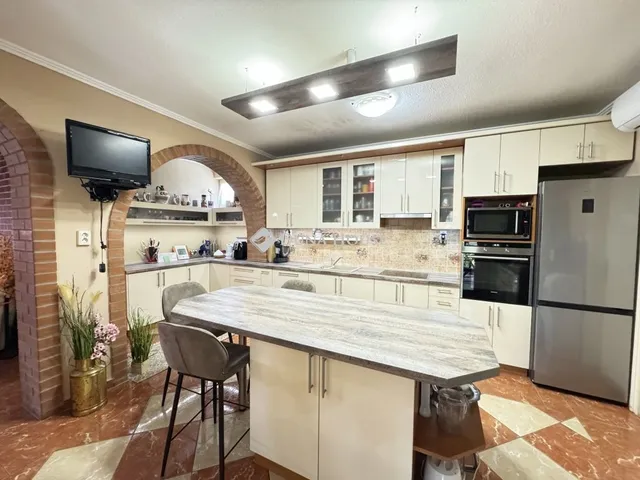 Eladó ház Békés, Malomvég 185 nm