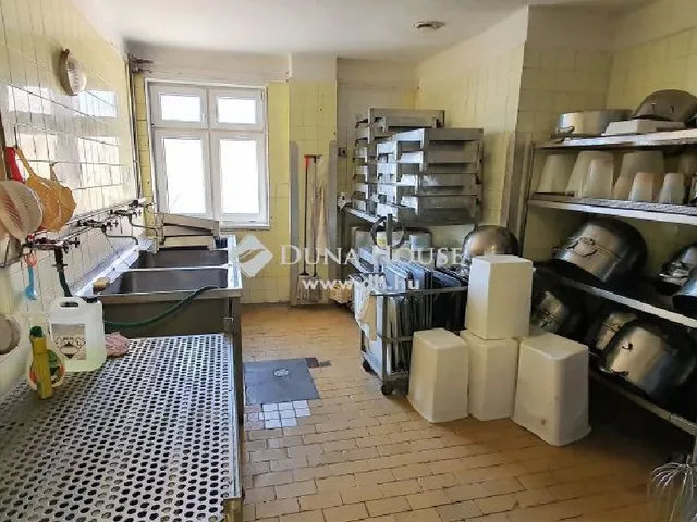 Eladó kereskedelmi és ipari ingatlan Békéscsaba 950 nm