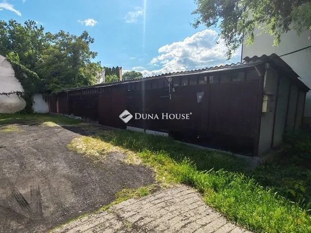 Eladó garázs Szeged 15 nm